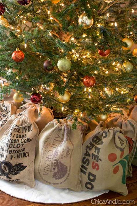 DIY home decor projects using burlap coffee sacks | Chica and Jo Burlap Sack Ideas, Burlap Coffee Bag Ideas, Christmas Sunroom, Coffee Bag Ideas, Coffee Bag Crafts, Recycled Coffee Bags, Wine Bag Pattern, Country Christmas Tree, Coffee Bean Sacks