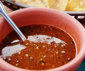 Salsa Roja Recipe (Salvadoran tomato sauce) for pupusas El Salvador Food, Salvador Food, Salvadoran Food, Salvadorian Food, Recetas Salvadorenas, Mexican Salsa Recipes, Salsa Sauce, Latin American Food, Tomato Sauce Recipe