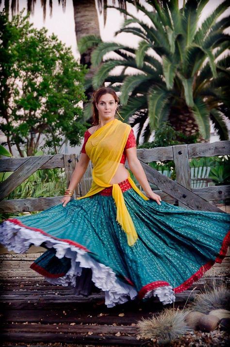 Lahanga Saree, Ghaghara Choli, Krishna Gopi, Gopi Skirts, Gopi Dress, Sharara Design, Indian Skirts, Tops Indian, Chania Choli