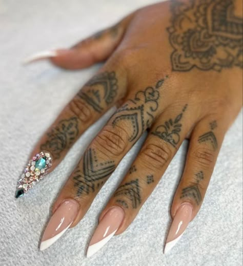 Leah Love Island Tattoo, Palm Tattoos For Women Hand, India Love Hand Tattoo, Hand Thumb Tattoos For Women, Leah Kateb Hand Tattoo, Arabic Hand Tattoo, Word Hand Tattoos For Women, Finger Tattoos Black Women, Finger Tatoos Woman