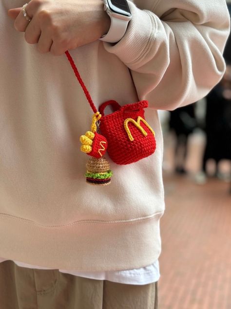 Crochet Bag, Handmade Crossbody Bag, Mcdonalds French Fries and Hamburger - Etsy Diy Crochet Crossbody Bag, Crochet Mcdonalds, Mcdonalds French Fries, Crochet Bag Ideas, Crochet Sling Bag, Crochet Fairy, Mc Donald, Handmade Crochet Bags, Crochet Dolls Free Patterns