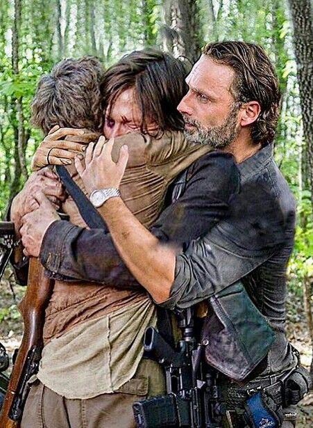 Three People Cuddle Poses, Three People Hugging, Three Person Hug Reference, Three People Hugging Reference, 3 People Hugging, Hug Pose, Hugging Drawing, People Hugging, Daryl And Carol