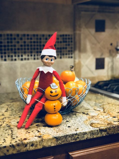 Elf Fruit Ideas, Elf On The Shelf Ideas Oranges, Fruit Loop Elf On The Shelf, Elf On The Shelf Fruit, Elf With Oranges, Elf On The Shelf Making Breakfast, Elf On The Shelf Fruit By The Foot, Elf On The Shelf Idea, Elf Shelf