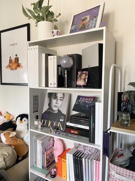 Kpop Bookshelf, Kpop Albums Collection, Album Shelf, Kpop Rooms, Kpop Shelf, Wallpaper Decor Bedroom, Bts Room, Room Organization Bedroom, Room Bookshelf