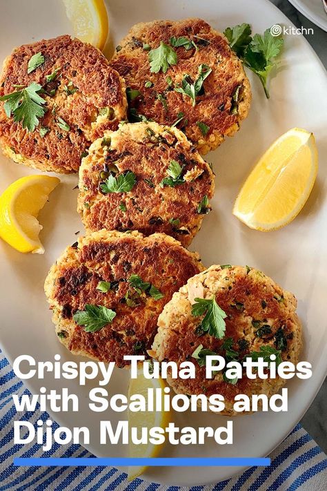 Crispy Tuna Patties, Tuna Dishes, Fish Patties, Tuna Patties, Tuna Cakes, Confort Food, Tuna Recipes, Easy Appetizer Recipes, Satisfying Food