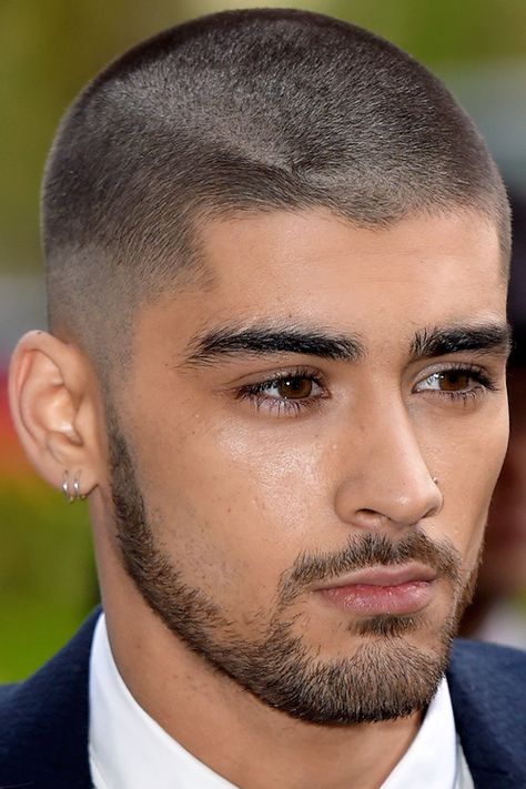 One more of Zayne's delightful buzzcut!!! Butch Haircuts, Butch Style, Hairstyles Zayn, Military Haircuts Men, Buzz Cut Styles, Buzz Haircut, Zayn Malik Hairstyle, Buzz Cut Hairstyles, Military Haircut