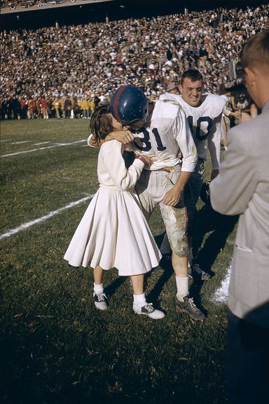 Prep School Style, Ole Miss Football, Cheerleading Photos, Old Row, Hotty Toddy, Cotton Bowl, Cheerleading Outfits, Chic Skirts, Colored Cardigans