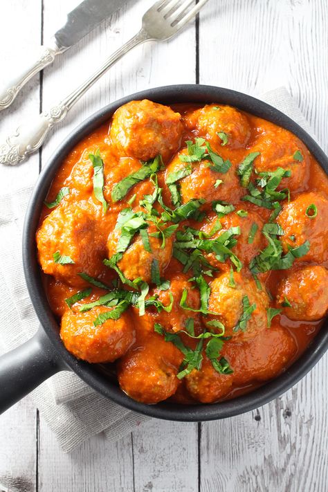 turkey meatballs in red pepper sauce recipe. THIS RECIPE COULD WORK FOR A RENAL DIET IF THE SALT WAS EXCLUDED OR VERY MUCH REDUCED - CURLEYTOP1. Red Pepper Sauce Recipe, Kidney Diet Recipes, Kidney Friendly Recipes Renal Diet, Low Potassium Recipes, Turkey Meatballs Healthy, Low Potassium Diet, Gi Diet, Potassium Foods, Renal Diet Recipes