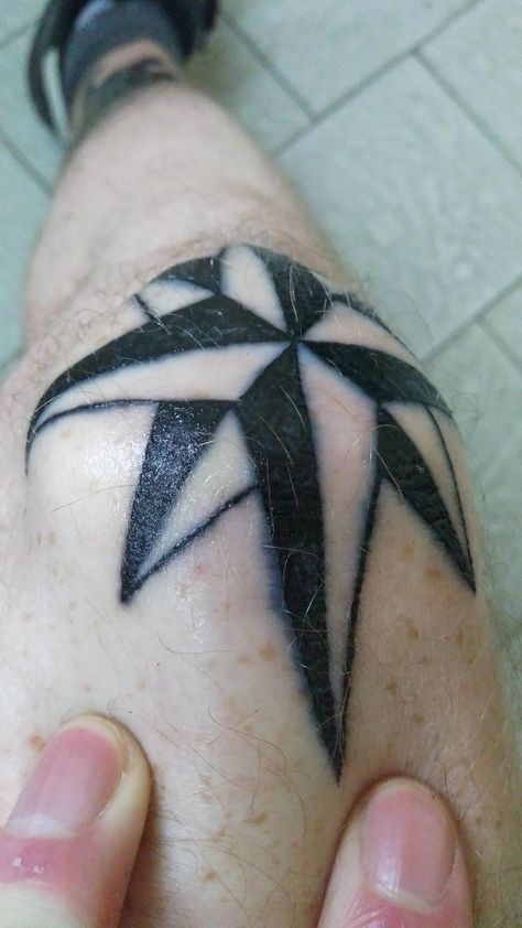 Star Tattoo On Knee, Tattoo On Knee, Nerd Tattoos, Hand Tatto, Tattoo Mistakes, Tattoo Apprenticeship, Nerd Tattoo, Explore Tattoo, Healing Tattoo