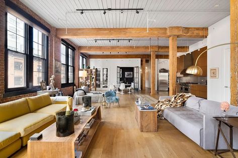 Ian Schrager Is Selling His Dumbo Loft on Washington Street Ian Schrager, Chicago Lofts, Reclaimed Oak Flooring, San Myshuno, Public Hotel, Viking Appliances, Deco Studio, Timber Beams, Brooklyn Heights