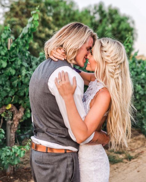 Engagement Photo Hair, Savannah Labrant, Savannah Rose, Cole And Savannah, Engagement Hairstyles, Prom Couples, Savannah Wedding, Prom Pictures, Budget Wedding