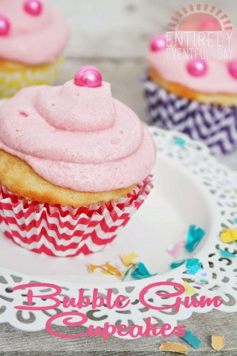 Bubble Gum Cupcakes by Entirely Eventful Day for TodaysCreativeblog.net | For more sweet treats, visit TodaysCreativeBlog.net Bubble Gum Cupcakes, Cupcakes Love, Frost Cupcakes, Cupcake Frosting Recipes, Cupcakes Pink, Cupcakes Vanilla, Bubble Gum Flavor, Party Cupcakes, Cupcakes Cake