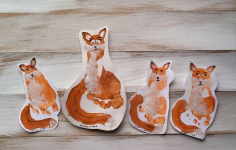 Fox footprint art Fox Footprint Art, Woodland Footprint Art, Fox Footprint, Kids Crafts Organization, Woodland Animals Theme, Woodland Animal Art, Fox Crafts, Animal Art Projects, Footprint Crafts