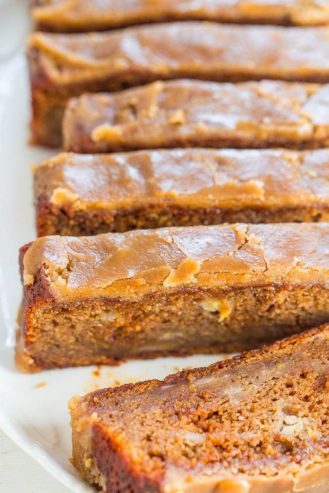 Lemon Zucchini Bread, Easy Zucchini Bread, Homemade Bread Easy, Delicious Clean Eating, Brown Sugar Glaze, Sugar Glaze, Make Banana Bread, Caramel Macchiato, Cream Cheese Filling