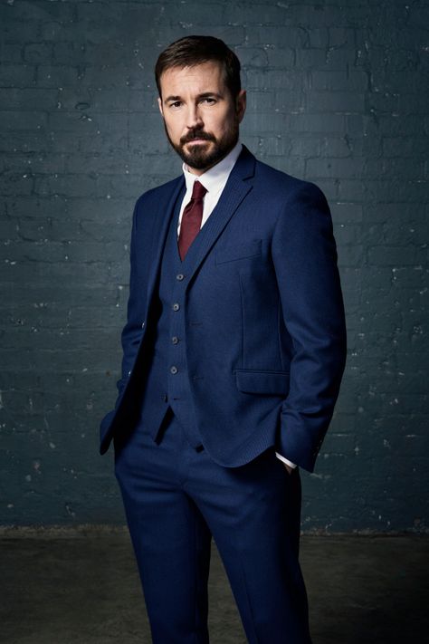 WITH his piercing brown eyes and commanding presence, you would expect DI Steve Arnott to be the resident heartthrob in BBC hit drama Line of Duty.  But according to many viewers on Twitter, the bearded anti-corruption cop – played by 36-year-old Martin Compston – is beaten in the sexiness stakes by his no-nonsense boss, Superintendent […] Steve Arnott Line Of Duty, Line Of Duty Bbc, Martin Compston, Vicky Mcclure, Father Ted, Anti Corruption, Line Of Duty, Simon Pegg, Gorgeous Guys