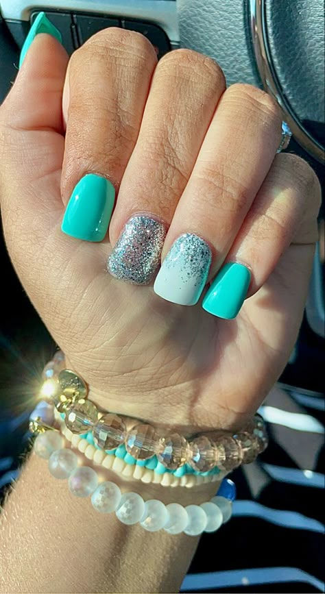 Aqua Nail Designs Turquoise, Turquoise Dip Nail Designs, Short Turquoise Nails, Tourquise Nails, Nails Glitter Ombre, Green Toe Nails, Teal Acrylic Nails, Spring Nail Design, Pretty Fingers