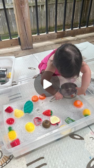 Desiree Blanchard, M.H.K | Baby & Toddler Play on Instagram: "🍎🍋🥕🥒fruit and veggie wash station! Click the ✨FOLLOW✨ button to continue learning more! 🧚‍♂️  To recreate this activity, add some play fruit and veggies to a bin with water and soap. Add some brushes for cleaning! That’s it 🥳   ➡️Don’t forget to check my “Activities and Milestones Caregiver Guides” - link in bio! ✨  👶🏻👶🏽👶🏾 Activity is recommended for toddlers +. Supervision is always required. ⚠️  • • •  #momssupportingmoms #newmomsupport #momoflittles #babysfirstyear #grossmotordevelopment #babydevelopment #babymilestones #mommyandmetime #tummytimefun #newmomsupport #momoflittles #grossmotorplay #childdevelopment #playhacks #parentinghacks #babyplay #babyplayideas #parentsupportingparents #babyplaytime #infantdevelo Kitchen Activities For Toddlers, Veggie Wash, Wash Station, Fruit And Veggies, Play Hacks, Summer Play, Toddler Play, Follow Button, Play Ideas