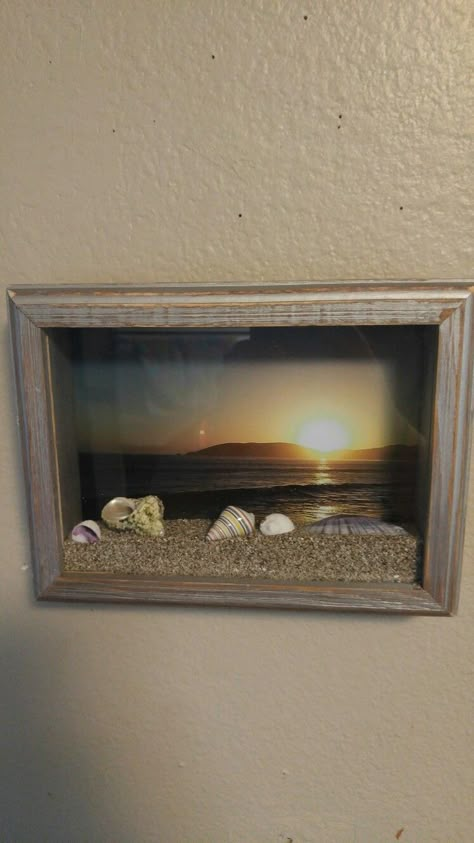 Beach shadow box                                                                                                                                                      More Beach Shadow Boxes, Shadow Box Ideas, Diy Shadow Box, Beachy Decor, Diy Picture Frames, Vacation Memories, Shell Decor, Seashell Art, Beach Crafts