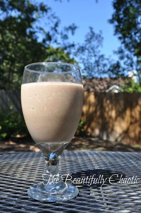 Planet Smoothies Chocolate Elvis....Homemade! Planet Smoothie Recipe, Low Carb Chocolate Cake, Banana Smoothie Healthy, Chocolate Almond Milk, Chocolate Chip Bars, Workout Smoothies, Keto Chocolate Chips, Yummy Smoothie Recipes, Chocolate Hazelnut Spread