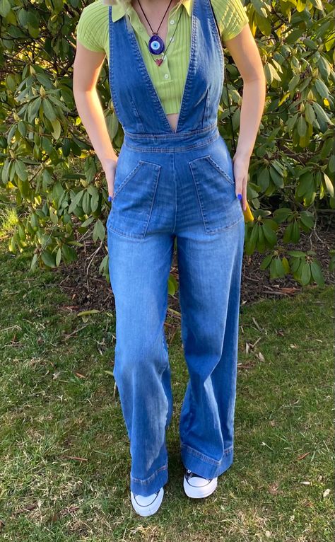 Blue And Green Outfit Aesthetic, Blue Hippie Outfit, 70s Overalls Outfit, Hippie Overalls Outfit, Green Overalls Outfits, 70s Overalls, Hippie Overalls, Flared Overalls, Green Jeans Outfit