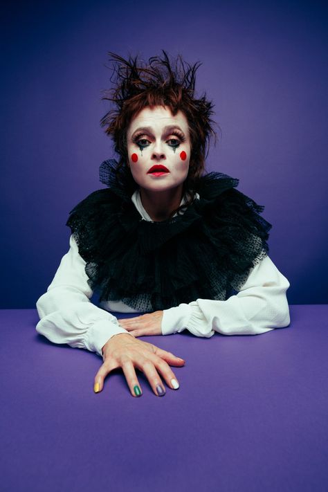 Helena Bonham Carter dressed as a clown for Channel 4 🤡 Carl Palmer, Clown Hair, Christmas Animation, Marla Singer, Clown Halloween Costumes, Clown Party, Top Man, Quentin Blake, Helena Bonham