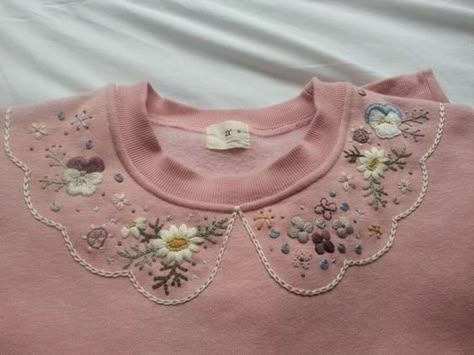 Shirt Collar Embroidery, Collar Embroidery Design, Projek Menjahit, Collar Embroidery, Clothes Embroidery Diy, Diy Embroidery Designs, Embroidery Tshirt, Floral Embroidery Patterns, Diy Embroidery Patterns