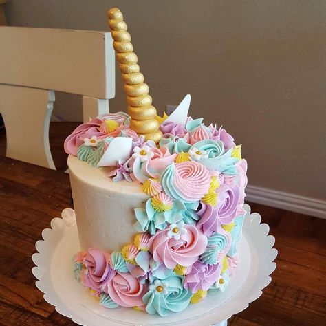 Pastel unicorn cake Unicorn Birthday Party Cake, Rainbow Unicorn Cake, Unicorn Desserts, Savory Cakes, Unicorn Birthday Cake, Magic Cake, Unicorn Cupcakes, Gateaux Cake, Pumpkin Cake