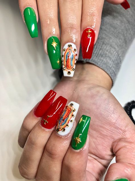 #mexican #chicago #acrylicnails #nailsofinstagram #chicagonails #chicagonailtech #virgendeguadalupe Mexican Flag Nails, Mexican Acrylic Nails, Mexican Nail Art, Mexican Nails, Flag Nails, Quinceanera Nails, Ultra Beauty, Mexican Theme, Makeup Hacks Beauty Secrets