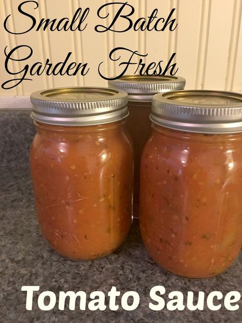 Preppers Survival, Canning Tomatoes Recipes, Canned Spaghetti Sauce, Food Preserving, Fresh Tomato Recipes, Cherry Tomato Sauce, Jar Recipes, Canning Food, Spaghetti Sauce Recipe