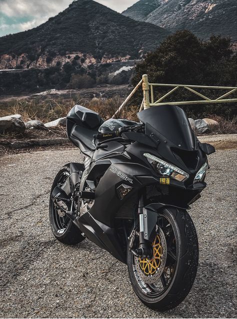 Ig: King__636 Black Kawasaki Ninja, Yamaha R6 Black And Red, Motorcycle Yamaha R6 Black, Red Yamaha R6, Yamaha R6 2014, Kawasaki Motorcycle, Kawasaki Zx6r, Bike Aesthetic, Yamaha R6