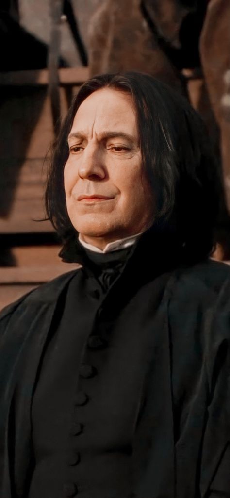 Severus Snape Smiling, Snape Smiling, Severus Snape Pictures, Sirius Snape, Severus Snape Aesthetic, Severus Sneep, Severus Snape Wallpaper, Snape Wallpaper, Alan Rickman Snape