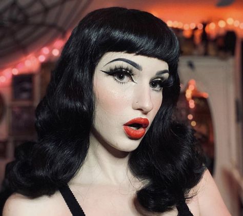 Goth Pinup Makeup, 1930 Makeup, Pinup Hair, Rockabilly Makeup, Christmas Party Hairstyles, Elegant Goth, Pin Up Makeup, Black Hair Inspiration, Goth Hair