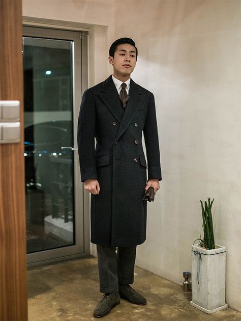 Mens Wool Overcoat, Navy Wool Coat, Overcoat Men, Mens Overcoat, Classy Suits, Dapper Men, Mens Luxury Fashion, Fashion Suits For Men, Dope Fashion