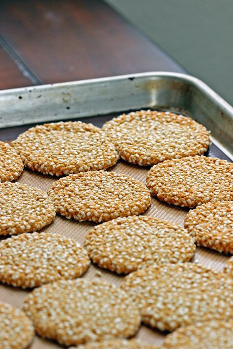 Almond Tahini Cookies with Cinnamon Icing5 Tahini Butter, Sesame Seed Cookies, Sesame Seeds Recipes, Almond Flour Chocolate Chip Cookies, Lifestyle Of A Foodie, Seed Cookies, Sesame Cookies, Tahini Cookies, Cinnamon Icing