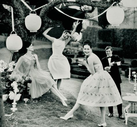 1950s party | Those airy, breezy lanterns never go out of style. Are they really ... Chic Birthday Party, Vintage Garden Parties, Chic Birthday, Lawn Party, Summer Garden Wedding, Vintage Party, Black N White Images, The Exhibition, 50s Fashion