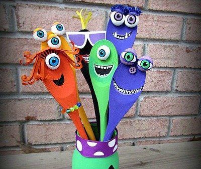 Wooden Spoon Puppets, Scary Halloween Crafts, Wooden Spoon Crafts, Spoon Craft, Spoon Crafts, Halloween Crafts For Kids, Wooden Spoon, Halloween Make, Jar Crafts