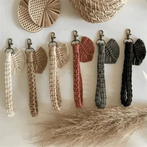 Tassen Hanger, Art Macramé, Keychain Macrame, Pola Macrame, Boho Keychain, Macrame Keychain, Macrame Patterns Tutorials, Boho Macrame, Macrame Ideas