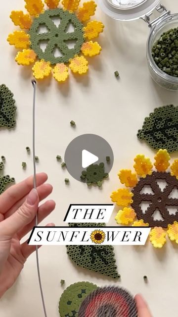 Hama Beads Sunflower, Perler Sunflower, Sunflower Beads, Seed Bead Projects, Hama Beads Design, Bead Projects, Hama Perler, Sunflower Art, Pixel Pattern