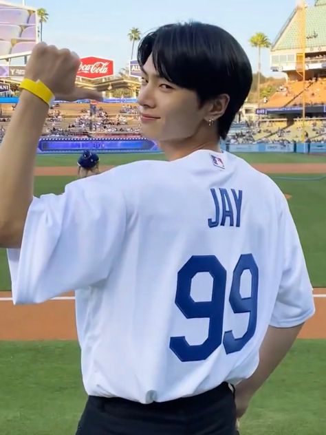 Jay 99 Jersey, Jay Jersey, Funny Looking Cats, Park Jongseong, Mirror Selfie Poses, Jay Park, Jaehyun Nct, Sung Hoon, Anime Drawings Boy