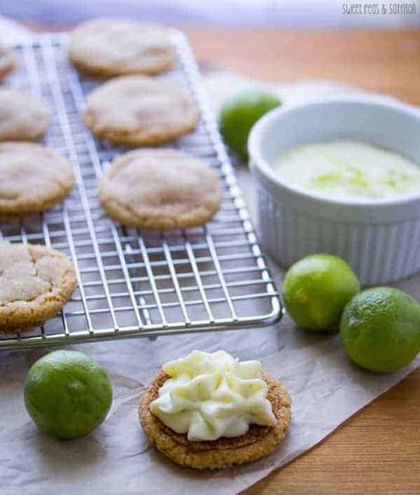 Key Lime Pie Sandwich Cookies arranged cooling on a wire rack Healthy Key Lime, Basic Sugar Cookie Recipe, Key Lime Cookies, Graham Cracker Cookies, Lime Cream, Key Lime Pie, Lime Pie, Sweet Peas, Soft Cookie