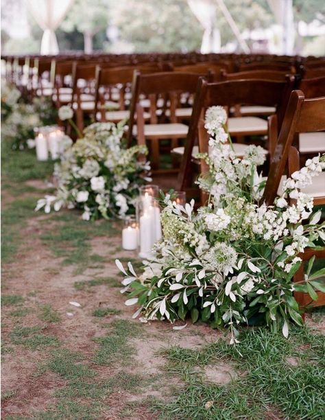 Aisle Florals Wedding, Aisle Flowers Wedding Walkways, Outdoor Aisle, Isle Decor, Elegant Southern Wedding, Wedding Walkway, White Wedding Ceremony, Green Wedding Flowers, Wedding Isles