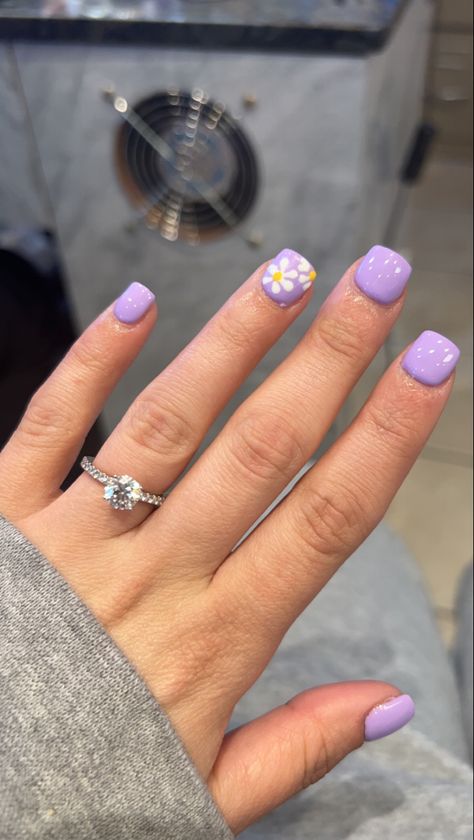 Purple Nails With Daisies, Purple Daisy Nails, Short Purple Acrylic Nails, Nails With Daisy Design, Purple Gel Nails Ideas, Purple Dip Nails, Thumbelina 1994, Magenta Nails, Nail Options