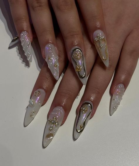 Nails Heart Design, Fairy Nails, Chrome Design, Nail Tutorial Videos, Angel Nails, White Fairy, Cross Gold, White Chrome, Mermaid Nails