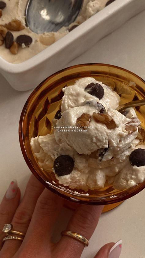 I’m unstoppable! 🍨 If you’re on the hunt for a protein-packed dessert, you absolutely HAVE to whip up this viral cottage cheese ice cream. Follow @whatrobineats for more healthy dessert ideas and make sure to save this reel for a dessert emergency. My chunky money cottage cheese ice cream is the real deal. 🍌🍫🐒 Just a handful of ingredients, and you’ve got a delicious treat that tastes like heaven on a spoon, even if you don’t love cottage cheese. Don’t waste another second - get in the kitch Healthy Dessert Ideas, Cottage Cheese Ice Cream, Cheese Ice Cream, Cottage Cheese Recipes, Cooking Hacks, Gluten Free Sugar Free, Low Carb Desserts, Frozen Treats, Sweet Savory