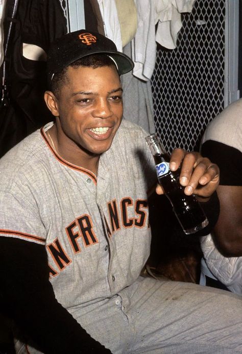 Willie Mays, Giants Baseball, Jackie Robinson, Sports Figures, Sf Giants, The Outfield, Vintage Baseball, World Of Sports, San Francisco Giants