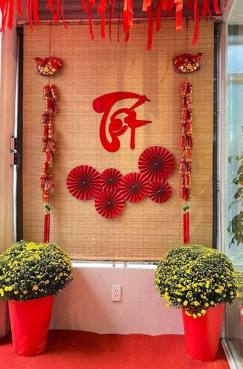 Vietnamese New Year Decorations, Concept Tet, Bridgerton Decor, Tet Decor, Asian Party, Chinese New Year Party, Chinese Crafts, Sushi Night, Chinese Decor