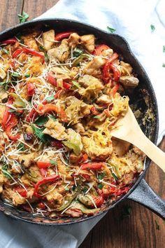 Cajun Chicken Spaghetti, Chicken Spaghetti Squash Bake, Best Spaghetti Squash Recipes, Spaghetti Squash Recipes Vegan, Saucy Pasta, Spaghetti Squash Bake, Healthy Squash Recipes, Spaghetti Squash Recipes Healthy, Easy Spaghetti Squash