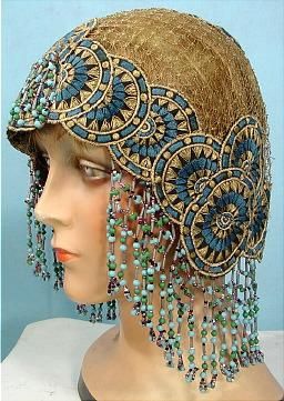 flapper exquisite beadwork headdress... Couture Dior, Flapper Headpiece, 1920's Flapper, Bead Fringe, Mannequin Head, Antique Dress, Retro Mode, Love Hat, Wearing A Hat