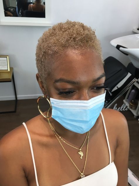 Ash Blonde Fade Black Women, Blonde Twa Natural Hair Dark Skin, Ash Blonde Twa Natural Hair, Ash Blonde Twa, Blonde Twa Natural Hair, Twa Natural Hair, Ash Blonde Short Hair, Blonde Twa, Natural Hair Twa