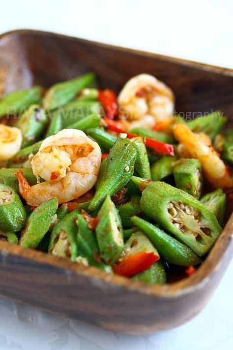 Sambal Okra (Sambal Lady's Fingers) - Rasa Malaysia Meals Asian, Masakan Malaysia, Malay Food, Malaysian Cuisine, Okra Recipes, Rasa Malaysia, Malaysian Food, Easy Delicious Recipes, Asian Cooking